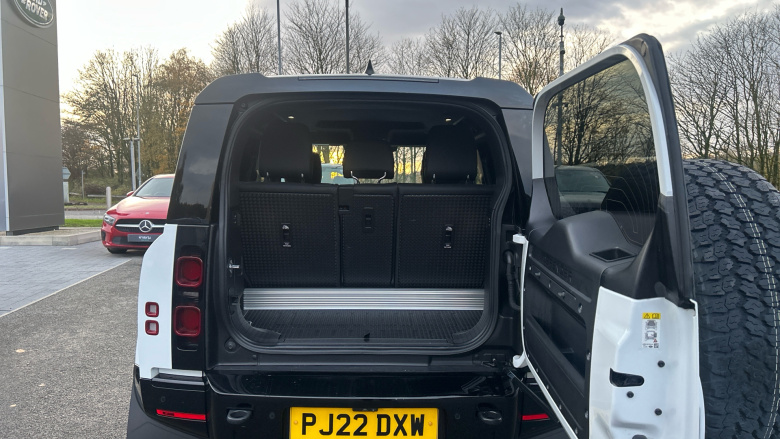 Land Rover Defender 3.0 D250 X-Dynamic SE 90 3dr Auto Diesel Estate